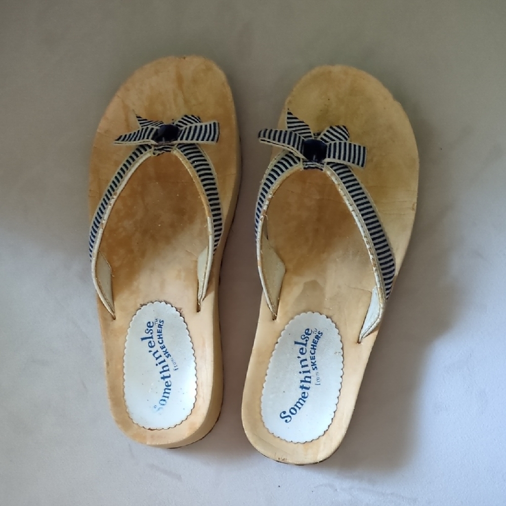 Skechers Something Else Size 7